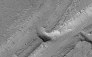 <h1>PIA08085:  Olympica Fossae</h1><div class="PIA08085" lang="en" style="width:574px;text-align:left;margin:auto;background-color:#000;padding:10px;max-height:150px;overflow:auto;"><p>20 April 2006<br />This Mars Global Surveyor (MGS) Mars Orbiter Camera (MOC) image shows a complex pattern of intersecting and overlapping troughs in the Olympica Fossae region of northern Tharsis. Some combination of floods, lava flows, and faulting/tectonic activity contributed to this scene, followed by mantling by dust. Dark streaks on slopes in the troughs were formed by dust avalanches.</p><p>Location near: 24.8°N, 114.8°W <br />Image width: ~3 km (~1.9 mi) <br />Illumination from: lower left <br />Season: Northern Winter </p><br /><br /><a href="http://photojournal.jpl.nasa.gov/catalog/PIA08085" onclick="window.open(this.href); return false;" title="Voir l'image 	 PIA08085:  Olympica Fossae	  sur le site de la NASA">Voir l'image 	 PIA08085:  Olympica Fossae	  sur le site de la NASA.</a></div>