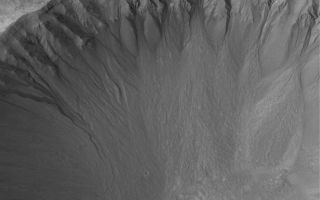 <h1>PIA08105:  Gullies Galore</h1><div class="PIA08105" lang="en" style="width:800px;text-align:left;margin:auto;background-color:#000;padding:10px;max-height:150px;overflow:auto;"><p>27 April 2006<br />This Mars Global Surveyor (MGS) Mars Orbiter Camera (MOC) image shows an array of gullies in the north-northwest wall of a crater in Terra Cimmeria. These features may have been formed through the interaction of several processes including, but not limited to, mass wasting and/or seepage and runoff of groundwater.</p><p>Location near: 33.5°S, 207.2°W <br />Image width: ~3 km (~1.9 mi) <br />Illumination from: upper left <br />Season: Southern Summer </p><br /><br /><a href="http://photojournal.jpl.nasa.gov/catalog/PIA08105" onclick="window.open(this.href); return false;" title="Voir l'image 	 PIA08105:  Gullies Galore	  sur le site de la NASA">Voir l'image 	 PIA08105:  Gullies Galore	  sur le site de la NASA.</a></div>
