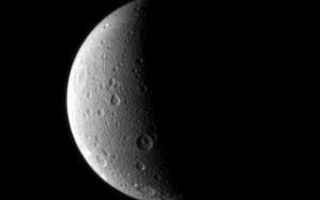 <h1>PIA08318:  North on Dione</h1><div class="PIA08318" lang="en" style="width:302px;text-align:left;margin:auto;background-color:#000;padding:10px;max-height:150px;overflow:auto;"><p>Dione looks lovely half lit in this portrait from the Cassini spacecraft. Just visible is a long canyon running southward just left of the terminator.</p><p>The view looks down at northern latitudes on the Saturn-facing hemisphere of Dione (1,126 kilometers, or 700 miles across).</p><p>The image was taken in visible light with the Cassini spacecraft narrow-angle camera on Oct. 29, 2006 at a distance of approximately 939,000 kilometers (583,000 miles) from Dione and at a Sun-Dione-spacecraft, or phase, angle of 101 degrees. Image scale is 6 kilometers (3 miles) per pixel.</p><p>The Cassini-Huygens mission is a cooperative project of NASA, the European Space Agency and the Italian Space Agency. The Jet Propulsion Laboratory, a division of the California Institute of Technology in Pasadena, manages the mission for NASA's Science Mission Directorate, Washington, D.C. The Cassini orbiter and its two onboard cameras were designed, developed and assembled at JPL. The imaging operations center is based at the Space Science Institute in Boulder, Colo.</p><p>For more information about the Cassini-Huygens mission visit <a href="http://saturn.jpl.nasa.gov">http://saturn.jpl.nasa.gov/home/index.cfm</a>. The Cassini imaging team homepage is at <a href="http://ciclops.org">http://ciclops.org</a>.</p><br /><br /><a href="http://photojournal.jpl.nasa.gov/catalog/PIA08318" onclick="window.open(this.href); return false;" title="Voir l'image 	 PIA08318:  North on Dione	  sur le site de la NASA">Voir l'image 	 PIA08318:  North on Dione	  sur le site de la NASA.</a></div>