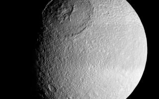 <h1>PIA08400:  The Crown of Tethys</h1><div class="PIA08400" lang="en" style="width:800px;text-align:left;margin:auto;background-color:#000;padding:10px;max-height:150px;overflow:auto;"><p>The vast expanse of the crater Odysseus spreads out below Cassini in this mosaic view of Saturn's moon Tethys.</p><p>The crater (450 kilometers or 280 miles across) is a remarkably well-preserved example of an ancient multi-ringed impact basin: The outer ring is defined by steep, cliff-like walls that descend to generally broad internal terraces. The inner ring is formed by a prominent, crown-shaped, 140-kilometer (88-mile) diameter circular band of icy mountains. Multi-ring basins are seen on rocky bodies as well as icy ones.</p><p>The complex internal structure and multi-ringed nature of these very large basins are believed to arise from the rebound of intense shock waves that penetrated the body at the time of impact.</p><p>Tethys is 1,071 kilometers (665 miles) across.</p><p>This mosaic was assembled from four clear filter, narrow-angle camera images. The view is an orthographic projection centered on 3 degrees south latitude, 119 degrees west longitude and has a resolution of 572 meters (0.35 mile) per pixel. An orthographic view is most like the view seen by a distant observer looking through a telescope. North is up.</p><p>The view was obtained by the Cassini spacecraft on Aug. 30, 2007, from a distance of approximately 97,000 kilometers (60,000 miles) and at a sun-Tethys-spacecraft, or phase, angle of 51 degrees.</p><p>The Cassini-Huygens mission is a cooperative project of NASA, the European Space Agency and the Italian Space Agency. The Jet Propulsion Laboratory, a division of the California Institute of Technology in Pasadena, manages the mission for NASA's Science Mission Directorate, Washington, D.C. The Cassini orbiter and its two onboard cameras were designed, developed and assembled at JPL. The imaging operations center is based at the Space Science Institute in Boulder, Colo.</p><p>For more information about the Cassini-Huygens mission visit <a href="http://saturn.jpl.nasa.gov">http://saturn.jpl.nasa.gov/home/index.cfm</a>. The Cassini imaging team homepage is at <a href="http://ciclops.org">http://ciclops.org</a>.</p><br /><br /><a href="http://photojournal.jpl.nasa.gov/catalog/PIA08400" onclick="window.open(this.href); return false;" title="Voir l'image 	 PIA08400:  The Crown of Tethys	  sur le site de la NASA">Voir l'image 	 PIA08400:  The Crown of Tethys	  sur le site de la NASA.</a></div>