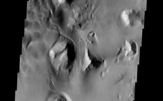 <h1>PIA08444:  Dune Field</h1><div class="PIA08444" lang="en" style="width:554px;text-align:left;margin:auto;background-color:#000;padding:10px;max-height:150px;overflow:auto;"><p><a href="/figures/PIA08444_fig1.jpg"></a><br><b>Context image for PIA08444<br />Dune Field</b></p><p>This large sand sheet and dune field is located on the floor of Juventae Chasma.<p>Image information: VIS instrument. Latitude -3.9N, Longitude 299.2E. 18 meter/pixel resolution.</p><p>Please see the <a href="http://themis.asu.edu/terms" target="_blank">THEMIS Data Citation Note</a> for details on crediting THEMIS images. </p><p>Note: this THEMIS visual image has not been radiometrically nor geometrically calibrated for this preliminary release. An empirical correction has been performed to remove instrumental effects. A linear shift has been applied in the cross-track and down-track direction to approximate spacecraft and planetary motion. Fully calibrated and geometrically projected images will be released through the Planetary Data System in accordance with Project policies at a later time.</p><p>NASA's Jet Propulsion Laboratory manages the 2001 Mars Odyssey mission for NASA's Office of Space Science, Washington, D.C. The Thermal Emission Imaging System (THEMIS) was developed by Arizona State University, Tempe, in collaboration with Raytheon Santa Barbara Remote Sensing. The THEMIS investigation is led by Dr. Philip Christensen at Arizona State University. Lockheed Martin Astronautics, Denver, is the prime contractor for the Odyssey project, and developed and built the orbiter. Mission operations are conducted jointly from Lockheed Martin and from JPL, a division of the California Institute of Technology in Pasadena.</p><br /><br /><a href="http://photojournal.jpl.nasa.gov/catalog/PIA08444" onclick="window.open(this.href); return false;" title="Voir l'image 	 PIA08444:  Dune Field	  sur le site de la NASA">Voir l'image 	 PIA08444:  Dune Field	  sur le site de la NASA.</a></div>