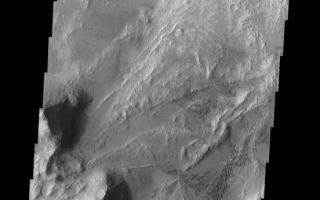 <h1>PIA08451:  Slides and Dunes</h1><div class="PIA08451" lang="en" style="width:552px;text-align:left;margin:auto;background-color:#000;padding:10px;max-height:150px;overflow:auto;"><p><a href="/figures/PIA08451_fig1.jpg"></a><br><b>Context image for PIA08451<br />Slides and Dunes</b></p><p>The dunes and landslides in this image occur within Coprates Chasma.<p>Image information: VIS instrument. Latitude -14.5N, Longitude 303.4E. 18 meter/pixel resolution.</p><p>Please see the <a href="http://themis.asu.edu/terms" target="_blank">THEMIS Data Citation Note</a> for details on crediting THEMIS images. </p><p>Note: this THEMIS visual image has not been radiometrically nor geometrically calibrated for this preliminary release. An empirical correction has been performed to remove instrumental effects. A linear shift has been applied in the cross-track and down-track direction to approximate spacecraft and planetary motion. Fully calibrated and geometrically projected images will be released through the Planetary Data System in accordance with Project policies at a later time.</p><p>NASA's Jet Propulsion Laboratory manages the 2001 Mars Odyssey mission for NASA's Office of Space Science, Washington, D.C. The Thermal Emission Imaging System (THEMIS) was developed by Arizona State University, Tempe, in collaboration with Raytheon Santa Barbara Remote Sensing. The THEMIS investigation is led by Dr. Philip Christensen at Arizona State University. Lockheed Martin Astronautics, Denver, is the prime contractor for the Odyssey project, and developed and built the orbiter. Mission operations are conducted jointly from Lockheed Martin and from JPL, a division of the California Institute of Technology in Pasadena.</p><br /><br /><a href="http://photojournal.jpl.nasa.gov/catalog/PIA08451" onclick="window.open(this.href); return false;" title="Voir l'image 	 PIA08451:  Slides and Dunes	  sur le site de la NASA">Voir l'image 	 PIA08451:  Slides and Dunes	  sur le site de la NASA.</a></div>