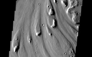 <h1>PIA08493:  Streamlined Islands</h1><div class="PIA08493" lang="en" style="width:556px;text-align:left;margin:auto;background-color:#000;padding:10px;max-height:150px;overflow:auto;"><p><a href="/figures/PIA08493_fig1.jpg"></a><br><b>Context image for PIA08493<br />Streamlined Islands</b></p><p>These streamlined islands are located in Mangala Vallis.</p><p>Image information: VIS instrument. Latitude -15.2N, Longitude 210.9E. 18 meter/pixel resolution.</p><p>Please see the <a href="http://themis.asu.edu/terms" target="_blank">THEMIS Data Citation Note</a> for details on crediting THEMIS images. </p><p>Note: this THEMIS visual image has not been radiometrically nor geometrically calibrated for this preliminary release. An empirical correction has been performed to remove instrumental effects. A linear shift has been applied in the cross-track and down-track direction to approximate spacecraft and planetary motion. Fully calibrated and geometrically projected images will be released through the Planetary Data System in accordance with Project policies at a later time.</p><p>NASA's Jet Propulsion Laboratory manages the 2001 Mars Odyssey mission for NASA's Office of Space Science, Washington, D.C. The Thermal Emission Imaging System (THEMIS) was developed by Arizona State University, Tempe, in collaboration with Raytheon Santa Barbara Remote Sensing. The THEMIS investigation is led by Dr. Philip Christensen at Arizona State University. Lockheed Martin Astronautics, Denver, is the prime contractor for the Odyssey project, and developed and built the orbiter. Mission operations are conducted jointly from Lockheed Martin and from JPL, a division of the California Institute of Technology in Pasadena.</p><br /><br /><a href="http://photojournal.jpl.nasa.gov/catalog/PIA08493" onclick="window.open(this.href); return false;" title="Voir l'image 	 PIA08493:  Streamlined Islands	  sur le site de la NASA">Voir l'image 	 PIA08493:  Streamlined Islands	  sur le site de la NASA.</a></div>