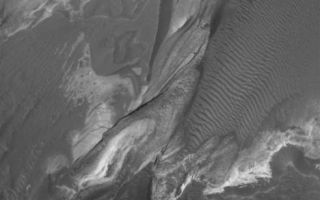 <h1>PIA08511:  Coprates Erosion</h1><div class="PIA08511" lang="en" style="width:468px;text-align:left;margin:auto;background-color:#000;padding:10px;max-height:150px;overflow:auto;"><p>4 June 2006<br />This Mars Global Surveyor (MGS) Mars Orbiter Camera (MOC) image shows layered, light-toned, sedimentary rocks that have been exposed by erosion in Coprates Chasma, one of the many chasms which comprise the Valles Marineris trough system on Mars.</p><p>Location near: 13.1°S, 65.0°W <br />Image width: ~3 km (~1.9 mi) <br />Illumination from: upper left <br />Season: Southern Autumn </p><br /><br /><a href="http://photojournal.jpl.nasa.gov/catalog/PIA08511" onclick="window.open(this.href); return false;" title="Voir l'image 	 PIA08511:  Coprates Erosion	  sur le site de la NASA">Voir l'image 	 PIA08511:  Coprates Erosion	  sur le site de la NASA.</a></div>