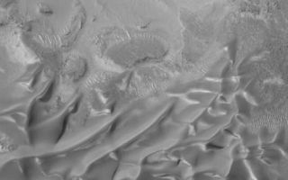 <h1>PIA08580:  Gullies and Dunes</h1><div class="PIA08580" lang="en" style="width:531px;text-align:left;margin:auto;background-color:#000;padding:10px;max-height:150px;overflow:auto;"><p>7 July 2006<br />This Mars Global Surveyor (MGS) Mars Orbiter Camera (MOC) image shows gullies overlain by seasonal frost in the north wall of an unnamed crater west of Hellas Planitia. The gullies likely formed by a combination of mass movement (i.e., landsliding) and fluid flow (i.e., water-rich debris flows). Below (south of) the gullies is a field of sand dunes; they, too, are covered by seasonal frost.</p><p>Location near: 47.4°S, 322.8°W <br />Image width: ~3 km (~1.9 mi) <br />Illumination from: upper left <br />Season: Southern Winter </p><br /><br /><a href="http://photojournal.jpl.nasa.gov/catalog/PIA08580" onclick="window.open(this.href); return false;" title="Voir l'image 	 PIA08580:  Gullies and Dunes	  sur le site de la NASA">Voir l'image 	 PIA08580:  Gullies and Dunes	  sur le site de la NASA.</a></div>