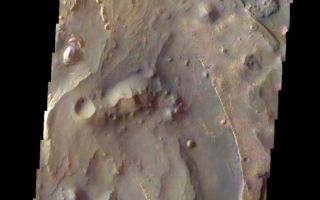 <h1>PIA08585:  Martian Color #1</h1><div class="PIA08585" lang="en" style="width:658px;text-align:left;margin:auto;background-color:#000;padding:10px;max-height:150px;overflow:auto;"><p><a href="/figures/PIA08585_fig1.jpg"></a><br><b>Context image for PIA08585<br />Martian Color #1</b></p><p>This two frame mosaic shows part of Aureum Chaos.</p><p>This color treatment is the result of a collaboration between THEMIS team members at Cornell University and space artist Don Davis, who is an expert on true-color renderings of planetary and astronomical objects. Davis began with calibrated and co-registered THEMIS VIS multi-band radiance files produced by the Cornell group. Using as a guide true-color imaging from spacecraft and his own personal experience at Mt. Wilson and other observatories, he performed a manual color balance to display the spectral capabilities of the THEMIS imager within the context of other Mars observations. He also did some manual smoothing along with other image processing to minimize the effects of residual scattered light in the images.</p><p>Image information: VIS instrument. Latitude -3.6N, Longitude 332.8E. 36 meter/pixel resolution.</p><p>Please see the <a href="http://themis.asu.edu/terms" target="_blank">THEMIS Data Citation Note</a> for details on crediting THEMIS images. </p><p>Note: this THEMIS visual image has not been radiometrically nor geometrically calibrated for this preliminary release. An empirical correction has been performed to remove instrumental effects. A linear shift has been applied in the cross-track and down-track direction to approximate spacecraft and planetary motion. Fully calibrated and geometrically projected images will be released through the Planetary Data System in accordance with Project policies at a later time.</p><p>NASA's Jet Propulsion Laboratory manages the 2001 Mars Odyssey mission for NASA's Office of Space Science, Washington, D.C. The Thermal Emission Imaging System (THEMIS) was developed by Arizona State University, Tempe, in collaboration with Raytheon Santa Barbara Remote Sensing. The THEMIS investigation is led by Dr. Philip Christensen at Arizona State University. Lockheed Martin Astronautics, Denver, is the prime contractor for the Odyssey project, and developed and built the orbiter. Mission operations are conducted jointly from Lockheed Martin and from JPL, a division of the California Institute of Technology in Pasadena.</p><br /><br /><a href="http://photojournal.jpl.nasa.gov/catalog/PIA08585" onclick="window.open(this.href); return false;" title="Voir l'image 	 PIA08585:  Martian Color #1	  sur le site de la NASA">Voir l'image 	 PIA08585:  Martian Color #1	  sur le site de la NASA.</a></div>