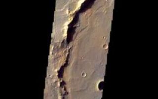 <h1>PIA08588:  Martian Color #4</h1><div class="PIA08588" lang="en" style="width:268px;text-align:left;margin:auto;background-color:#000;padding:10px;max-height:150px;overflow:auto;"><p><a href="/figures/PIA08588_fig1.jpg"></a><br><b>Context image for PIA08588<br />Martian Color #4</b></p><p>This image shows part of eastern Hesperia Planum.</p><p>This color treatment is the result of a collaboration between THEMIS team members at Cornell University and space artist Don Davis, who is an expert on true-color renderings of planetary and astronomical objects. Davis began with calibrated and co-registered THEMIS VIS multi-band radiance files produced by the Cornell group. Using as a guide true-color imaging from spacecraft and his own personal experience at Mt. Wilson and other observatories, he performed a manual color balance to display the spectral capabilities of the THEMIS imager within the context of other Mars observations. He also did some manual smoothing along with other image processing to minimize the effects of residual scattered light in the images.</p><p>Image information: VIS instrument. Latitude -17.5N, Longitude 117.7E. 70 meter/pixel resolution.</p><p>Please see the <a href="http://themis.asu.edu/terms" target="_blank">THEMIS Data Citation Note</a> for details on crediting THEMIS images. </p><p>Note: this THEMIS visual image has not been radiometrically nor geometrically calibrated for this preliminary release. An empirical correction has been performed to remove instrumental effects. A linear shift has been applied in the cross-track and down-track direction to approximate spacecraft and planetary motion. Fully calibrated and geometrically projected images will be released through the Planetary Data System in accordance with Project policies at a later time.</p><p>NASA's Jet Propulsion Laboratory manages the 2001 Mars Odyssey mission for NASA's Office of Space Science, Washington, D.C. The Thermal Emission Imaging System (THEMIS) was developed by Arizona State University, Tempe, in collaboration with Raytheon Santa Barbara Remote Sensing. The THEMIS investigation is led by Dr. Philip Christensen at Arizona State University. Lockheed Martin Astronautics, Denver, is the prime contractor for the Odyssey project, and developed and built the orbiter. Mission operations are conducted jointly from Lockheed Martin and from JPL, a division of the California Institute of Technology in Pasadena.</p><br /><br /><a href="http://photojournal.jpl.nasa.gov/catalog/PIA08588" onclick="window.open(this.href); return false;" title="Voir l'image 	 PIA08588:  Martian Color #4	  sur le site de la NASA">Voir l'image 	 PIA08588:  Martian Color #4	  sur le site de la NASA.</a></div>