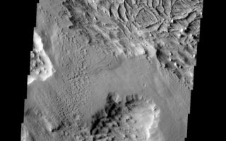 <h1>PIA08610:  Arcuate Ridges</h1><div class="PIA08610" lang="en" style="width:575px;text-align:left;margin:auto;background-color:#000;padding:10px;max-height:150px;overflow:auto;"><p><a href="/figures/PIA08610_fig1.jpg"></a><br><b>Context image for PIA08610<br />Arcuate Ridges</b></p><p>These arcuate ridges are appearing as wind erosion removes the less resistant surface materials. This terrain is located on the northern end of Gordii Dorsum.</p><p>Image information: VIS instrument. Latitude 11.7N, Longitude 212.1E. 18 meter/pixel resolution.</p><p>Please see the <a href="http://themis.asu.edu/terms" target="_blank">THEMIS Data Citation Note</a> for details on crediting THEMIS images. </p><p>Note: this THEMIS visual image has not been radiometrically nor geometrically calibrated for this preliminary release. An empirical correction has been performed to remove instrumental effects. A linear shift has been applied in the cross-track and down-track direction to approximate spacecraft and planetary motion. Fully calibrated and geometrically projected images will be released through the Planetary Data System in accordance with Project policies at a later time.</p><p>NASA's Jet Propulsion Laboratory manages the 2001 Mars Odyssey mission for NASA's Office of Space Science, Washington, D.C. The Thermal Emission Imaging System (THEMIS) was developed by Arizona State University, Tempe, in collaboration with Raytheon Santa Barbara Remote Sensing. The THEMIS investigation is led by Dr. Philip Christensen at Arizona State University. Lockheed Martin Astronautics, Denver, is the prime contractor for the Odyssey project, and developed and built the orbiter. Mission operations are conducted jointly from Lockheed Martin and from JPL, a division of the California Institute of Technology in Pasadena.</p><br /><br /><a href="http://photojournal.jpl.nasa.gov/catalog/PIA08610" onclick="window.open(this.href); return false;" title="Voir l'image 	 PIA08610:  Arcuate Ridges	  sur le site de la NASA">Voir l'image 	 PIA08610:  Arcuate Ridges	  sur le site de la NASA.</a></div>