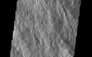 <h1>PIA08690:  Olympus Mons</h1><div class="PIA08690" lang="en" style="width:570px;text-align:left;margin:auto;background-color:#000;padding:10px;max-height:150px;overflow:auto;"><p><a href="/figures/PIA08690_fig1.jpg"></a><br><b>Context image for PIA08690<br />Olympus Mons</b></p><p>These lava flows occur on the flank of Olympus Mons.</p><p>Image information: VIS instrument. Latitude 16.1N, Longitude 227.7E. 18 meter/pixel resolution.</p><p>Please see the <a href="http://themis.asu.edu/terms" target="_blank">THEMIS Data Citation Note</a> for details on crediting THEMIS images. </p><p>Note: this THEMIS visual image has not been radiometrically nor geometrically calibrated for this preliminary release. An empirical correction has been performed to remove instrumental effects. A linear shift has been applied in the cross-track and down-track direction to approximate spacecraft and planetary motion. Fully calibrated and geometrically projected images will be released through the Planetary Data System in accordance with Project policies at a later time.</p><p>NASA's Jet Propulsion Laboratory manages the 2001 Mars Odyssey mission for NASA's Office of Space Science, Washington, D.C. The Thermal Emission Imaging System (THEMIS) was developed by Arizona State University, Tempe, in collaboration with Raytheon Santa Barbara Remote Sensing. The THEMIS investigation is led by Dr. Philip Christensen at Arizona State University. Lockheed Martin Astronautics, Denver, is the prime contractor for the Odyssey project, and developed and built the orbiter. Mission operations are conducted jointly from Lockheed Martin and from JPL, a division of the California Institute of Technology in Pasadena.</p><br /><br /><a href="http://photojournal.jpl.nasa.gov/catalog/PIA08690" onclick="window.open(this.href); return false;" title="Voir l'image 	 PIA08690:  Olympus Mons	  sur le site de la NASA">Voir l'image 	 PIA08690:  Olympus Mons	  sur le site de la NASA.</a></div>