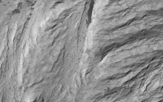 <h1>PIA08770:  West Candor Rocks</h1><div class="PIA08770" lang="en" style="width:575px;text-align:left;margin:auto;background-color:#000;padding:10px;max-height:150px;overflow:auto;"><p>22 September 2006<br />This Mars Global Surveyor (MGS) Mars Orbiter Camera (MOC) image shows outcrops of light-toned, massively-bedded rock in western Candor Chasma, part of the Valles Marineris trough system.</p><p>Location near: 5.5°S, 73.8°W <br />Image width: ~3 km (~1.9 mi) <br />Illumination from: upper left <br />Season: Southern Autumn </p><br /><br /><a href="http://photojournal.jpl.nasa.gov/catalog/PIA08770" onclick="window.open(this.href); return false;" title="Voir l'image 	 PIA08770:  West Candor Rocks	  sur le site de la NASA">Voir l'image 	 PIA08770:  West Candor Rocks	  sur le site de la NASA.</a></div>