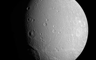 <h1>PIA08956:  The Crater Gradient</h1><div class="PIA08956" lang="en" style="width:800px;text-align:left;margin:auto;background-color:#000;padding:10px;max-height:150px;overflow:auto;"><p>The Cassini spacecraft investigates the craters and deep valleys on Dione during a close approach in April 2007.</p><p>Significant variations in the density of impact craters on the surface of Dione can be seen here, with more craters seen on the right side of this mosaic (on Dione's sub-Saturn hemisphere) than on the left (on Dione's anti-Saturn hemisphere). The southern end of the bright Palatine Linea fracture system can be seen near the bottom of the mosaic. Along the terminator, at lower left, part of a large impact basin can be seen.</p><p>The mosaic is an orthographic projection centered at 33 degrees South, 74 degrees West, over the southern part of Dione's leading hemisphere. An orthographic view is most like the view seen by a distant observer looking through a telescope. North on Dione (1,126 kilometers, or 700 miles across) is up and rotated 6 degrees to the right.</p><p>The monochrome view uses a combination of images taken with spectral filters sensitive to wavelengths of light centered at 338, 568 and 930 nanometers.</p><p>The images in this mosaic were taken with the Cassini spacecraft narrow-angle camera on April 24, 2007 at a distance of approximately 121,000 kilometers (75,000 miles) from Dione and at a Sun-Dione-spacecraft, or phase, angle of 55 degrees. Image scale is 723 meters (2,371 feet) per pixel.</p><p>The Cassini-Huygens mission is a cooperative project of NASA, the European Space Agency and the Italian Space Agency. The Jet Propulsion Laboratory, a division of the California Institute of Technology in Pasadena, manages the mission for NASA's Science Mission Directorate, Washington, D.C. The Cassini orbiter and its two onboard cameras were designed, developed and assembled at JPL. The imaging operations center is based at the Space Science Institute in Boulder, Colo.</p><p>For more information about the Cassini-Huygens mission visit <a href="http://saturn.jpl.nasa.gov">http://saturn.jpl.nasa.gov/home/index.cfm</a>. The Cassini imaging team homepage is at <a href="http://ciclops.org">http://ciclops.org</a>.</p><br /><br /><a href="http://photojournal.jpl.nasa.gov/catalog/PIA08956" onclick="window.open(this.href); return false;" title="Voir l'image 	 PIA08956:  The Crater Gradient	  sur le site de la NASA">Voir l'image 	 PIA08956:  The Crater Gradient	  sur le site de la NASA.</a></div>