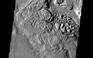 <h1>PIA09054:  Hrad Vallis</h1><div class="PIA09054" lang="en" style="width:543px;text-align:left;margin:auto;background-color:#000;padding:10px;max-height:150px;overflow:auto;"><p><a href="/figures/PIA09054_fig1.jpg"></a><br><b>Context image for PIA09054<br />Hrad Vallis</b></p><p>Streamlined features are visible in this image of Hrad Vallis.<p>Image information: VIS instrument. Latitude 34.1N, Longitude 141.5E. 19 meter/pixel resolution.</p><p>Please see the <a href="http://themis.asu.edu/terms" target="_blank">THEMIS Data Citation Note</a> for details on crediting THEMIS images.</p><p>Note: this THEMIS visual image has not been radiometrically nor geometrically calibrated for this preliminary release. An empirical correction has been performed to remove instrumental effects. A linear shift has been applied in the cross-track and down-track direction to approximate spacecraft and planetary motion. Fully calibrated and geometrically projected images will be released through the Planetary Data System in accordance with Project policies at a later time.</p><p>NASA's Jet Propulsion Laboratory manages the 2001 Mars Odyssey mission for NASA's Office of Space Science, Washington, D.C. The Thermal Emission Imaging System (THEMIS) was developed by Arizona State University, Tempe, in collaboration with Raytheon Santa Barbara Remote Sensing. The THEMIS investigation is led by Dr. Philip Christensen at Arizona State University. Lockheed Martin Astronautics, Denver, is the prime contractor for the Odyssey project, and developed and built the orbiter. Mission operations are conducted jointly from Lockheed Martin and from JPL, a division of the California Institute of Technology in Pasadena.</p><br /><br /><a href="http://photojournal.jpl.nasa.gov/catalog/PIA09054" onclick="window.open(this.href); return false;" title="Voir l'image 	 PIA09054:  Hrad Vallis	  sur le site de la NASA">Voir l'image 	 PIA09054:  Hrad Vallis	  sur le site de la NASA.</a></div>