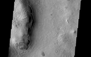 <h1>PIA09148:  Dark Hill</h1><div class="PIA09148" lang="en" style="width:603px;text-align:left;margin:auto;background-color:#000;padding:10px;max-height:150px;overflow:auto;"><p><a href="/figures/PIA09148_fig1.jpg"></a><br><b>Context image for PIA09148<br /> Dark Hill</b></p><p>The side of this hill in Phlegra Montes appears darker than its surroundings. Covering material may have slumped off the steep slope due to gravity.<p>Image information: VIS instrument. Latitude 48.4N, Longitude 167.0E. 19 meter/pixel resolution.</p><p>Please see the <a href="http://themis.asu.edu/terms" target="_blank">THEMIS Data Citation Note</a> for details on crediting THEMIS images.</p><p>Note: this THEMIS visual image has not been radiometrically nor geometrically calibrated for this preliminary release. An empirical correction has been performed to remove instrumental effects. A linear shift has been applied in the cross-track and down-track direction to approximate spacecraft and planetary motion. Fully calibrated and geometrically projected images will be released through the Planetary Data System in accordance with Project policies at a later time.</p><p>NASA's Jet Propulsion Laboratory manages the 2001 Mars Odyssey mission for NASA's Office of Space Science, Washington, D.C. The Thermal Emission Imaging System (THEMIS) was developed by Arizona State University, Tempe, in collaboration with Raytheon Santa Barbara Remote Sensing. The THEMIS investigation is led by Dr. Philip Christensen at Arizona State University. Lockheed Martin Astronautics, Denver, is the prime contractor for the Odyssey project, and developed and built the orbiter. Mission operations are conducted jointly from Lockheed Martin and from JPL, a division of the California Institute of Technology in Pasadena.</p><br /><br /><a href="http://photojournal.jpl.nasa.gov/catalog/PIA09148" onclick="window.open(this.href); return false;" title="Voir l'image 	 PIA09148:  Dark Hill	  sur le site de la NASA">Voir l'image 	 PIA09148:  Dark Hill	  sur le site de la NASA.</a></div>