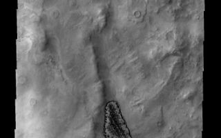 <h1>PIA09275:  Frosty Dunes</h1><div class="PIA09275" lang="en" style="width:461px;text-align:left;margin:auto;background-color:#000;padding:10px;max-height:150px;overflow:auto;"><p><a href="/figures/PIA09275_fig1.jpg"></a><br><b>Context image for PIA09275<br />Frosty Dunes</b></p><p>This ridge near Pityusa Patera has collected sand along one side. During winter the dunes are covered with frost. As spring begins the dunes defrost and exhibit this spotty surface.<p>Image information: VIS instrument. Latitude -66.3N, Longitude 39.4E. 17 meter/pixel resolution.</p><p>Please see the <a href="http://themis.asu.edu/terms" target="_blank">THEMIS Data Citation Note</a> for details on crediting THEMIS images.</p><p>Note: this THEMIS visual image has not been radiometrically nor geometrically calibrated for this preliminary release. An empirical correction has been performed to remove instrumental effects. A linear shift has been applied in the cross-track and down-track direction to approximate spacecraft and planetary motion. Fully calibrated and geometrically projected images will be released through the Planetary Data System in accordance with Project policies at a later time.</p><p>NASA's Jet Propulsion Laboratory manages the 2001 Mars Odyssey mission for NASA's Office of Space Science, Washington, D.C. The Thermal Emission Imaging System (THEMIS) was developed by Arizona State University, Tempe, in collaboration with Raytheon Santa Barbara Remote Sensing. The THEMIS investigation is led by Dr. Philip Christensen at Arizona State University. Lockheed Martin Astronautics, Denver, is the prime contractor for the Odyssey project, and developed and built the orbiter. Mission operations are conducted jointly from Lockheed Martin and from JPL, a division of the California Institute of Technology in Pasadena.</p><br /><br /><a href="http://photojournal.jpl.nasa.gov/catalog/PIA09275" onclick="window.open(this.href); return false;" title="Voir l'image 	 PIA09275:  Frosty Dunes	  sur le site de la NASA">Voir l'image 	 PIA09275:  Frosty Dunes	  sur le site de la NASA.</a></div>