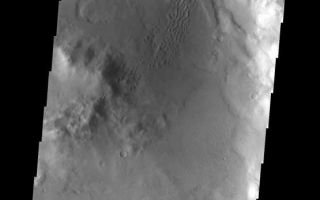 <h1>PIA09276:  Crater Features</h1><div class="PIA09276" lang="en" style="width:555px;text-align:left;margin:auto;background-color:#000;padding:10px;max-height:150px;overflow:auto;"><p><a href="/figures/PIA09276_fig1.jpg"></a><br><b>Context image for PIA09276<br />Crater Features</b></p><p>This unnamed crater in the southern hemisphere of Mars contains both gullies on the crater rim and sand dunes on the crater floor.<p>Image information: VIS instrument. Latitude -44.2N, Longitude 194.9E. 17 meter/pixel resolution.</p><p>Please see the <a href="http://themis.asu.edu/terms" target="_blank">THEMIS Data Citation Note</a> for details on crediting THEMIS images.</p><p>Note: this THEMIS visual image has not been radiometrically nor geometrically calibrated for this preliminary release. An empirical correction has been performed to remove instrumental effects. A linear shift has been applied in the cross-track and down-track direction to approximate spacecraft and planetary motion. Fully calibrated and geometrically projected images will be released through the Planetary Data System in accordance with Project policies at a later time.</p><p>NASA's Jet Propulsion Laboratory manages the 2001 Mars Odyssey mission for NASA's Office of Space Science, Washington, D.C. The Thermal Emission Imaging System (THEMIS) was developed by Arizona State University, Tempe, in collaboration with Raytheon Santa Barbara Remote Sensing. The THEMIS investigation is led by Dr. Philip Christensen at Arizona State University. Lockheed Martin Astronautics, Denver, is the prime contractor for the Odyssey project, and developed and built the orbiter. Mission operations are conducted jointly from Lockheed Martin and from JPL, a division of the California Institute of Technology in Pasadena.</p><br /><br /><a href="http://photojournal.jpl.nasa.gov/catalog/PIA09276" onclick="window.open(this.href); return false;" title="Voir l'image 	 PIA09276:  Crater Features	  sur le site de la NASA">Voir l'image 	 PIA09276:  Crater Features	  sur le site de la NASA.</a></div>