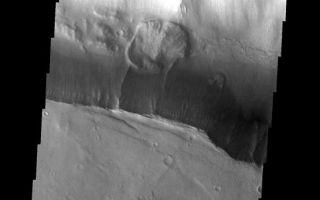 <h1>PIA09311:  Landslide</h1><div class="PIA09311" lang="en" style="width:554px;text-align:left;margin:auto;background-color:#000;padding:10px;max-height:150px;overflow:auto;"><p><a href="/figures/PIA09311_fig1.jpg"></a><br><b>Context image for PIA09311<br />Landslide</b></p><p>The landslide in this image occurs within Coprates Catena. The Catena parallels Vallis Marineris.<p>Image information: VIS instrument. Latitude -14.8N, Longitude 295.3E. 18 meter/pixel resolution.</p><p>Please see the <a href="http://themis.asu.edu/terms" target="_blank">THEMIS Data Citation Note</a> for details on crediting THEMIS images.</p><p>Note: this THEMIS visual image has not been radiometrically nor geometrically calibrated for this preliminary release. An empirical correction has been performed to remove instrumental effects. A linear shift has been applied in the cross-track and down-track direction to approximate spacecraft and planetary motion. Fully calibrated and geometrically projected images will be released through the Planetary Data System in accordance with Project policies at a later time.</p><p>NASA's Jet Propulsion Laboratory manages the 2001 Mars Odyssey mission for NASA's Office of Space Science, Washington, D.C. The Thermal Emission Imaging System (THEMIS) was developed by Arizona State University, Tempe, in collaboration with Raytheon Santa Barbara Remote Sensing. The THEMIS investigation is led by Dr. Philip Christensen at Arizona State University. Lockheed Martin Astronautics, Denver, is the prime contractor for the Odyssey project, and developed and built the orbiter. Mission operations are conducted jointly from Lockheed Martin and from JPL, a division of the California Institute of Technology in Pasadena.</p><br /><br /><a href="http://photojournal.jpl.nasa.gov/catalog/PIA09311" onclick="window.open(this.href); return false;" title="Voir l'image 	 PIA09311:  Landslide	  sur le site de la NASA">Voir l'image 	 PIA09311:  Landslide	  sur le site de la NASA.</a></div>