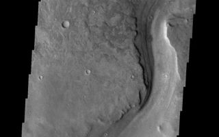 <h1>PIA09432:  Allegheny Vallis</h1><div class="PIA09432" lang="en" style="width:555px;text-align:left;margin:auto;background-color:#000;padding:10px;max-height:150px;overflow:auto;"><p><a href="/figures/PIA09432_fig1.jpg"></a><br><b>Context image for PIA09432<br />Allegheny Vallis</b></p><p>This image show where Allegheny Vallis intersects Ophir Cavus (the canyon at the bottom of the frame).<p>Image information: VIS instrument. Latitude -9.6N, Longitude 305.1E. 18 meter/pixel resolution.</p><p>Please see the <a href="http://themis.asu.edu/terms" target="_blank">THEMIS Data Citation Note</a> for details on crediting THEMIS images.</p><p>Note: this THEMIS visual image has not been radiometrically nor geometrically calibrated for this preliminary release. An empirical correction has been performed to remove instrumental effects. A linear shift has been applied in the cross-track and down-track direction to approximate spacecraft and planetary motion. Fully calibrated and geometrically projected images will be released through the Planetary Data System in accordance with Project policies at a later time.</p><p>NASA's Jet Propulsion Laboratory manages the 2001 Mars Odyssey mission for NASA's Office of Space Science, Washington, D.C. The Thermal Emission Imaging System (THEMIS) was developed by Arizona State University, Tempe, in collaboration with Raytheon Santa Barbara Remote Sensing. The THEMIS investigation is led by Dr. Philip Christensen at Arizona State University. Lockheed Martin Astronautics, Denver, is the prime contractor for the Odyssey project, and developed and built the orbiter. Mission operations are conducted jointly from Lockheed Martin and from JPL, a division of the California Institute of Technology in Pasadena.</p><br /><br /><a href="http://photojournal.jpl.nasa.gov/catalog/PIA09432" onclick="window.open(this.href); return false;" title="Voir l'image 	 PIA09432:  Allegheny Vallis	  sur le site de la NASA">Voir l'image 	 PIA09432:  Allegheny Vallis	  sur le site de la NASA.</a></div>
