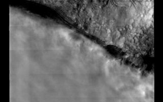 <h1>PIA09433:  Polar Front</h1><div class="PIA09433" lang="en" style="width:435px;text-align:left;margin:auto;background-color:#000;padding:10px;max-height:150px;overflow:auto;"><p><a href="/figures/PIA09433_fig1.jpg"></a><br><b>Context image for PIA09433<br />Polar Front</b></p><p>The border between clear and cloudy in this image is likely the edge of a polar trough, with the clouds located in the trough itself. It is common during the spring in the southern hemisphere for clouds and haze to obscure the polar cap.<p>Image information: VIS instrument. Latitude -84.2N, Longitude 5.3E. 17 meter/pixel resolution.</p><p>Please see the <a href="http://themis.asu.edu/terms" target="_blank">THEMIS Data Citation Note</a> for details on crediting THEMIS images.</p><p>Note: this THEMIS visual image has not been radiometrically nor geometrically calibrated for this preliminary release. An empirical correction has been performed to remove instrumental effects. A linear shift has been applied in the cross-track and down-track direction to approximate spacecraft and planetary motion. Fully calibrated and geometrically projected images will be released through the Planetary Data System in accordance with Project policies at a later time.</p><p>NASA's Jet Propulsion Laboratory manages the 2001 Mars Odyssey mission for NASA's Office of Space Science, Washington, D.C. The Thermal Emission Imaging System (THEMIS) was developed by Arizona State University, Tempe, in collaboration with Raytheon Santa Barbara Remote Sensing. The THEMIS investigation is led by Dr. Philip Christensen at Arizona State University. Lockheed Martin Astronautics, Denver, is the prime contractor for the Odyssey project, and developed and built the orbiter. Mission operations are conducted jointly from Lockheed Martin and from JPL, a division of the California Institute of Technology in Pasadena.</p><br /><br /><a href="http://photojournal.jpl.nasa.gov/catalog/PIA09433" onclick="window.open(this.href); return false;" title="Voir l'image 	 PIA09433:  Polar Front	  sur le site de la NASA">Voir l'image 	 PIA09433:  Polar Front	  sur le site de la NASA.</a></div>