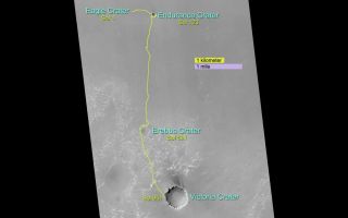<h1>PIA09691:  Opportunity's Path, Sol 1,215</h1><div class="PIA09691" lang="en" style="width:800px;text-align:left;margin:auto;background-color:#000;padding:10px;max-height:150px;overflow:auto;"><p>The route followed by NASA's Mars Exploration Rover Opportunity from its landing site through the 1,215th Martian day (or sol) of its mission (June 24, 2007), is marked on this map. The underlying image is from the Mars Observer Camera on NASA's Mars Global Surveyor orbiter.</p><br /><br /><a href="http://photojournal.jpl.nasa.gov/catalog/PIA09691" onclick="window.open(this.href); return false;" title="Voir l'image 	 PIA09691:  Opportunity's Path, Sol 1,215	  sur le site de la NASA">Voir l'image 	 PIA09691:  Opportunity's Path, Sol 1,215	  sur le site de la NASA.</a></div>