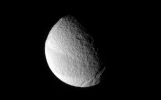 <h1>PIA09835:  The Triad of Tethys</h1><div class="PIA09835" lang="en" style="width:328px;text-align:left;margin:auto;background-color:#000;padding:10px;max-height:150px;overflow:auto;"><p>This view of Tethys displays three of the moon's most notable surface features. At upper left is the giant Odysseus impact basin. At lower right is the great scar of Ithaca Chasma. Extending from east to west across the moon is the great swath of terrain that appears slightly darker than the rest of the moon's surface.</p><p>See <a href="/catalog/PIA09766">PIA09766</a> for a different view of the dark belt.</p><p>This view looks toward the Saturn-facing side of Tethys (1,071 kilometers, or 665 miles across) from 33 degrees above the equator. North is up.</p><p>The image was taken in visible light with the Cassini spacecraft narrow-angle camera on Jan. 14, 2008. The view was obtained at a distance of approximately 1.2 million kilometers (715,000 miles) from Tethys and at a Sun-Tethys-spacecraft, or phase, angle of 70 degrees. Image scale is 7 kilometers (4 miles) per pixel.</p><p>The Cassini-Huygens mission is a cooperative project of NASA, the European Space Agency and the Italian Space Agency. The Jet Propulsion Laboratory, a division of the California Institute of Technology in Pasadena, manages the mission for NASA's Science Mission Directorate, Washington, D.C. The Cassini orbiter and its two onboard cameras were designed, developed and assembled at JPL. The imaging operations center is based at the Space Science Institute in Boulder, Colo.</p><p>For more information about the Cassini-Huygens mission visit <a href="http://saturn.jpl.nasa.gov">http://saturn.jpl.nasa.gov/home/index.cfm</a>. The Cassini imaging team homepage is at <a href="http://ciclops.org">http://ciclops.org</a>.<br /><br /><a href="http://photojournal.jpl.nasa.gov/catalog/PIA09835" onclick="window.open(this.href); return false;" title="Voir l'image 	 PIA09835:  The Triad of Tethys	  sur le site de la NASA">Voir l'image 	 PIA09835:  The Triad of Tethys	  sur le site de la NASA.</a></div>