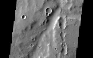 <h1>PIA09988:  Verde Vallis</h1><div class="PIA09988" lang="en" style="width:516px;text-align:left;margin:auto;background-color:#000;padding:10px;max-height:150px;overflow:auto;"><p><a href="/figures/PIA09988_fig1.jpg"></a><br><b>Context image for PIA09988<br />Verde Vallis</b></p><p>The major Martian dust storm of 2007 filled the sky with dust and produced conditions that prevented the THEMIS VIS camera from being able to image the surface. With no new images being acquired, we've dug into the archive to highlight some interesting areas on Mars. The this week's topic is medium sized channels. Verde Vallis has a realitively uniform width, but erosion of the walls has reduced the channel depth and makes the valley indistinct from its surroundings in some areas.<p>Image information: VIS instrument. Latitude -1.0N, Longitude 30.1E. 18 meter/pixel resolution.</p><p>Please see the <a href="http://themis.asu.edu/terms" target="_blank">THEMIS Data Citation Note</a> for details on crediting THEMIS images.</p><p>Note: this THEMIS visual image has not been radiometrically nor geometrically calibrated for this preliminary release. An empirical correction has been performed to remove instrumental effects. A linear shift has been applied in the cross-track and down-track direction to approximate spacecraft and planetary motion. Fully calibrated and geometrically projected images will be released through the Planetary Data System in accordance with Project policies at a later time.</p><p>NASA's Jet Propulsion Laboratory manages the 2001 Mars Odyssey mission for NASA's Office of Space Science, Washington, D.C. The Thermal Emission Imaging System (THEMIS) was developed by Arizona State University, Tempe, in collaboration with Raytheon Santa Barbara Remote Sensing. The THEMIS investigation is led by Dr. Philip Christensen at Arizona State University. Lockheed Martin Astronautics, Denver, is the prime contractor for the Odyssey project, and developed and built the orbiter. Mission operations are conducted jointly from Lockheed Martin and from JPL, a division of the California Institute of Technology in Pasadena.</p><br /><br /><a href="http://photojournal.jpl.nasa.gov/catalog/PIA09988" onclick="window.open(this.href); return false;" title="Voir l'image 	 PIA09988:  Verde Vallis	  sur le site de la NASA">Voir l'image 	 PIA09988:  Verde Vallis	  sur le site de la NASA.</a></div>