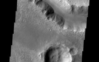 <h1>PIA09992:  Her Desher Vallis</h1><div class="PIA09992" lang="en" style="width:537px;text-align:left;margin:auto;background-color:#000;padding:10px;max-height:150px;overflow:auto;"><p><a href="/figures/PIA09992_fig1.jpg"></a><br><b>Context image for PIA09992<br />Her Desher Vallis</b></p><p>The major Martian dust storm of 2007 filled the sky with dust and produced conditions that prevented the THEMIS VIS camera from being able to image the surface. With no new images being acquired, we've dug into the archive to highlight some interesting areas on Mars. The this week's topic is medium sized channels. Her Desher Vallis is the final medium-sized channel this week.<p>Image information: VIS instrument. Latitude -25.5N, Longitude 312.4E. 17 meter/pixel resolution.</p><p>Please see the <a href="http://themis.asu.edu/terms" target="_blank">THEMIS Data Citation Note</a> for details on crediting THEMIS images.</p><p>Note: this THEMIS visual image has not been radiometrically nor geometrically calibrated for this preliminary release. An empirical correction has been performed to remove instrumental effects. A linear shift has been applied in the cross-track and down-track direction to approximate spacecraft and planetary motion. Fully calibrated and geometrically projected images will be released through the Planetary Data System in accordance with Project policies at a later time.</p><p>NASA's Jet Propulsion Laboratory manages the 2001 Mars Odyssey mission for NASA's Office of Space Science, Washington, D.C. The Thermal Emission Imaging System (THEMIS) was developed by Arizona State University, Tempe, in collaboration with Raytheon Santa Barbara Remote Sensing. The THEMIS investigation is led by Dr. Philip Christensen at Arizona State University. Lockheed Martin Astronautics, Denver, is the prime contractor for the Odyssey project, and developed and built the orbiter. Mission operations are conducted jointly from Lockheed Martin and from JPL, a division of the California Institute of Technology in Pasadena.</p><br /><br /><a href="http://photojournal.jpl.nasa.gov/catalog/PIA09992" onclick="window.open(this.href); return false;" title="Voir l'image 	 PIA09992:  Her Desher Vallis	  sur le site de la NASA">Voir l'image 	 PIA09992:  Her Desher Vallis	  sur le site de la NASA.</a></div>