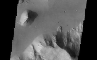 <h1>PIA10036:  Sirenum Fossae</h1><div class="PIA10036" lang="en" style="width:528px;text-align:left;margin:auto;background-color:#000;padding:10px;max-height:150px;overflow:auto;"><p><a href="/figures/PIA10036_fig1.jpg"></a><br><b>Context image for PIA10036<br />Sirenum Fossae</b></p><p>Sirenum Fossae is a group of NE/SW trending graben [parallel faults with a central down-dropped block]. This VIS image of a portion one of the graben where it intersects a crater. Several landslides are present in this image.<p>Image information: VIS instrument. Latitude -25.8N, Longitude 220.1E. 35 meter/pixel resolution.</p><p>Please see the <a href="http://themis.asu.edu/terms" target="_blank">THEMIS Data Citation Note</a> for details on crediting THEMIS images.</p><p>Note: this THEMIS visual image has not been radiometrically nor geometrically calibrated for this preliminary release. An empirical correction has been performed to remove instrumental effects. A linear shift has been applied in the cross-track and down-track direction to approximate spacecraft and planetary motion. Fully calibrated and geometrically projected images will be released through the Planetary Data System in accordance with Project policies at a later time.</p><p>NASA's Jet Propulsion Laboratory manages the 2001 Mars Odyssey mission for NASA's Office of Space Science, Washington, D.C. The Thermal Emission Imaging System (THEMIS) was developed by Arizona State University, Tempe, in collaboration with Raytheon Santa Barbara Remote Sensing. The THEMIS investigation is led by Dr. Philip Christensen at Arizona State University. Lockheed Martin Astronautics, Denver, is the prime contractor for the Odyssey project, and developed and built the orbiter. Mission operations are conducted jointly from Lockheed Martin and from JPL, a division of the California Institute of Technology in Pasadena.</p><br /><br /><a href="http://photojournal.jpl.nasa.gov/catalog/PIA10036" onclick="window.open(this.href); return false;" title="Voir l'image 	 PIA10036:  Sirenum Fossae	  sur le site de la NASA">Voir l'image 	 PIA10036:  Sirenum Fossae	  sur le site de la NASA.</a></div>