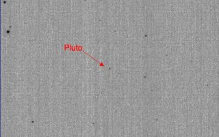 <h1>PIA10234:  Pluto in Hi-Def</h1><div class="PIA10234" lang="en" style="width:649px;text-align:left;margin:auto;background-color:#000;padding:10px;max-height:150px;overflow:auto;"><p>This image demonstrates the first detection of Pluto using the high-resolution mode on the New Horizons Long-Range Reconnaissance Imager (LORRI). The mode provides a clear separation between Pluto and numerous nearby background stars. When the image was taken on October 6, 2007, Pluto was located in the constellation Serpens, in a region of the sky dense with background stars.</p><p>Typically, LORRI's exposure time in hi-res mode is limited to approximately 0.1 seconds, but by using a special pointing mode that allowed an increase in the exposure time to 0.967 seconds, scientists were able to spot Pluto, which is approximately 15,000 times fainter than human eyes can detect.</p><p>New Horizons was still too far from Pluto (3.6 billion kilometers, or 2.2 billion miles) for LORRI to resolve any details on Pluto's surface—that won't happen until summer 2014, approximately one year before closest approach. For now the entire Pluto system remains a bright dot to the spacecraft's telescopic camera, though LORRI is expected to start resolving Charon from Pluto—seeing them as separate objects—in summer 2010.</p><p><b>Photojournal Note:</b> There is debate within the science community as to whether Pluto should be classified as a Planet or a dwarf planet.<br /><br /><a href="http://photojournal.jpl.nasa.gov/catalog/PIA10234" onclick="window.open(this.href); return false;" title="Voir l'image 	 PIA10234:  Pluto in Hi-Def	  sur le site de la NASA">Voir l'image 	 PIA10234:  Pluto in Hi-Def	  sur le site de la NASA.</a></div>