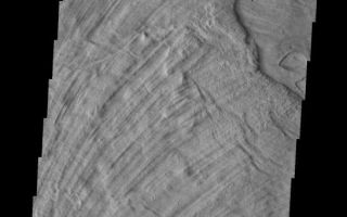 <h1>PIA10270:  Landslide Surface</h1><div class="PIA10270" lang="en" style="width:546px;text-align:left;margin:auto;background-color:#000;padding:10px;max-height:150px;overflow:auto;"><p><a href="/figures/PIA10270_fig1.jpg"></a><br><b>Context image for PIA10270<br />Landslide Surface</b></p><p>This landslide in Melas Chasma is so large that a single THEMIS VIS image can cover only a portion of the deposit. This image clearly shows the sub-radial grooves typical of the surface of landslides on Mars.<p>Image information: VIS instrument. Latitude -11.8N, Longitude 292.5E. 18 meter/pixel resolution.</p><p>Please see the <a href="http://themis.asu.edu/terms" target="_blank">THEMIS Data Citation Note</a> for details on crediting THEMIS images.</p><p>Note: this THEMIS visual image has not been radiometrically nor geometrically calibrated for this preliminary release. An empirical correction has been performed to remove instrumental effects. A linear shift has been applied in the cross-track and down-track direction to approximate spacecraft and planetary motion. Fully calibrated and geometrically projected images will be released through the Planetary Data System in accordance with Project policies at a later time.</p><p>NASA's Jet Propulsion Laboratory manages the 2001 Mars Odyssey mission for NASA's Office of Space Science, Washington, D.C. The Thermal Emission Imaging System (THEMIS) was developed by Arizona State University, Tempe, in collaboration with Raytheon Santa Barbara Remote Sensing. The THEMIS investigation is led by Dr. Philip Christensen at Arizona State University. Lockheed Martin Astronautics, Denver, is the prime contractor for the Odyssey project, and developed and built the orbiter. Mission operations are conducted jointly from Lockheed Martin and from JPL, a division of the California Institute of Technology in Pasadena.</p><br /><br /><a href="http://photojournal.jpl.nasa.gov/catalog/PIA10270" onclick="window.open(this.href); return false;" title="Voir l'image 	 PIA10270:  Landslide Surface	  sur le site de la NASA">Voir l'image 	 PIA10270:  Landslide Surface	  sur le site de la NASA.</a></div>