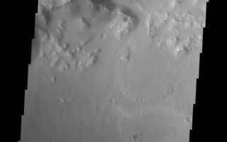 <h1>PIA10274:  Crater Delta</h1><div class="PIA10274" lang="en" style="width:576px;text-align:left;margin:auto;background-color:#000;padding:10px;max-height:150px;overflow:auto;"><p><a href="/figures/PIA10274_fig1.jpg"></a><br><b>Context image for PIA10274<br />Crater Delta</b></p><p>The channel flowing into this unnamed crater in Xanthe Terra deposited materials forming a fan shape. When sediment filled fluids slow down the heavier sediments are dropped out, forming the delta.<p>Image information: VIS instrument. Latitude 2.7N, Longitude 308.3E. 18 meter/pixel resolution.</p><p>Please see the <a href="http://themis.asu.edu/terms" target="_blank">THEMIS Data Citation Note</a> for details on crediting THEMIS images.</p><p>Note: this THEMIS visual image has not been radiometrically nor geometrically calibrated for this preliminary release. An empirical correction has been performed to remove instrumental effects. A linear shift has been applied in the cross-track and down-track direction to approximate spacecraft and planetary motion. Fully calibrated and geometrically projected images will be released through the Planetary Data System in accordance with Project policies at a later time.</p><p>NASA's Jet Propulsion Laboratory manages the 2001 Mars Odyssey mission for NASA's Office of Space Science, Washington, D.C. The Thermal Emission Imaging System (THEMIS) was developed by Arizona State University, Tempe, in collaboration with Raytheon Santa Barbara Remote Sensing. The THEMIS investigation is led by Dr. Philip Christensen at Arizona State University. Lockheed Martin Astronautics, Denver, is the prime contractor for the Odyssey project, and developed and built the orbiter. Mission operations are conducted jointly from Lockheed Martin and from JPL, a division of the California Institute of Technology in Pasadena.</p><br /><br /><a href="http://photojournal.jpl.nasa.gov/catalog/PIA10274" onclick="window.open(this.href); return false;" title="Voir l'image 	 PIA10274:  Crater Delta	  sur le site de la NASA">Voir l'image 	 PIA10274:  Crater Delta	  sur le site de la NASA.</a></div>