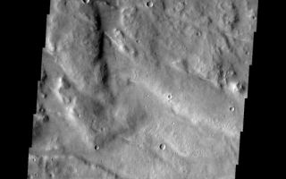 <h1>PIA10290:  Everywhere Dunes</h1><div class="PIA10290" lang="en" style="width:558px;text-align:left;margin:auto;background-color:#000;padding:10px;max-height:150px;overflow:auto;"><p>Small bright dunes are present in almost every depression and channel bottom on Mars. Just at the limit of THEMIS resolution, these dunes look like tank treads rolling up channel floors. The dunes here are in the depressions of Melas Fossae.<p>Image information: VIS instrument. Latitude -28.3N, Longitude 290.6E. 17 meter/pixel resolution.</p><p>Please see the <a href="http://themis.asu.edu/terms" target="_blank">THEMIS Data Citation Note</a> for details on crediting THEMIS images.</p><p>Note: this THEMIS visual image has not been radiometrically nor geometrically calibrated for this preliminary release. An empirical correction has been performed to remove instrumental effects. A linear shift has been applied in the cross-track and down-track direction to approximate spacecraft and planetary motion. Fully calibrated and geometrically projected images will be released through the Planetary Data System in accordance with Project policies at a later time.</p><p>NASA's Jet Propulsion Laboratory manages the 2001 Mars Odyssey mission for NASA's Office of Space Science, Washington, D.C. The Thermal Emission Imaging System (THEMIS) was developed by Arizona State University, Tempe, in collaboration with Raytheon Santa Barbara Remote Sensing. The THEMIS investigation is led by Dr. Philip Christensen at Arizona State University. Lockheed Martin Astronautics, Denver, is the prime contractor for the Odyssey project, and developed and built the orbiter. Mission operations are conducted jointly from Lockheed Martin and from JPL, a division of the California Institute of Technology in Pasadena.<br /><br /><a href="http://photojournal.jpl.nasa.gov/catalog/PIA10290" onclick="window.open(this.href); return false;" title="Voir l'image 	 PIA10290:  Everywhere Dunes	  sur le site de la NASA">Voir l'image 	 PIA10290:  Everywhere Dunes	  sur le site de la NASA.</a></div>