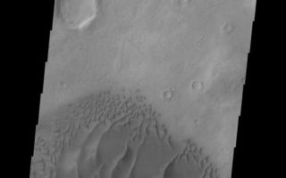 <h1>PIA10299:  Russell Crater Dunes</h1><div class="PIA10299" lang="en" style="width:550px;text-align:left;margin:auto;background-color:#000;padding:10px;max-height:150px;overflow:auto;"><p><a href="/figures/PIA10299_fig1.jpg"></a><br><b>Context image for PIA10299<br />Russell Crater Dunes</b></p><p>This beautiful dune field is located on the floor of Russell Crater in the Noachis region of Mars.<p>Image information: VIS instrument. Latitude -54.0N, Longitude 12.9E. 17 meter/pixel resolution.</p><p>Please see the <a href="http://themis.asu.edu/terms" target="_blank">THEMIS Data Citation Note</a> for details on crediting THEMIS images.</p><p>Note: this THEMIS visual image has not been radiometrically nor geometrically calibrated for this preliminary release. An empirical correction has been performed to remove instrumental effects. A linear shift has been applied in the cross-track and down-track direction to approximate spacecraft and planetary motion. Fully calibrated and geometrically projected images will be released through the Planetary Data System in accordance with Project policies at a later time.</p><p>NASA's Jet Propulsion Laboratory manages the 2001 Mars Odyssey mission for NASA's Office of Space Science, Washington, D.C. The Thermal Emission Imaging System (THEMIS) was developed by Arizona State University, Tempe, in collaboration with Raytheon Santa Barbara Remote Sensing. The THEMIS investigation is led by Dr. Philip Christensen at Arizona State University. Lockheed Martin Astronautics, Denver, is the prime contractor for the Odyssey project, and developed and built the orbiter. Mission operations are conducted jointly from Lockheed Martin and from JPL, a division of the California Institute of Technology in Pasadena.<br /><br /><a href="http://photojournal.jpl.nasa.gov/catalog/PIA10299" onclick="window.open(this.href); return false;" title="Voir l'image 	 PIA10299:  Russell Crater Dunes	  sur le site de la NASA">Voir l'image 	 PIA10299:  Russell Crater Dunes	  sur le site de la NASA.</a></div>
