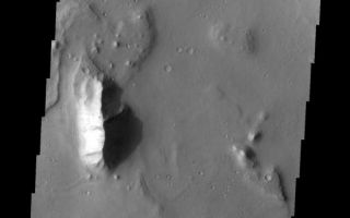 <h1>PIA10340:  Landslide</h1><div class="PIA10340" lang="en" style="width:558px;text-align:left;margin:auto;background-color:#000;padding:10px;max-height:150px;overflow:auto;"><p><a href="/figures/PIA10340_fig1.jpg"></a><br><b>Context image for PIA10340<br />Landslide</b></p><p>This small landslide is located in the Chryse Chaos/ Tiu Valles region, one on the many outflow channels that empty into Chryse Plainitia.<p>Image information: VIS instrument. Latitude 11.4N, Longitude 322.8E. 18 meter/pixel resolution.</p><p>Please see the <a href="http://themis.asu.edu/terms" target="_blank">THEMIS Data Citation Note</a> for details on crediting THEMIS images.</p><p>Note: this THEMIS visual image has not been radiometrically nor geometrically calibrated for this preliminary release. An empirical correction has been performed to remove instrumental effects. A linear shift has been applied in the cross-track and down-track direction to approximate spacecraft and planetary motion. Fully calibrated and geometrically projected images will be released through the Planetary Data System in accordance with Project policies at a later time.</p><p>NASA's Jet Propulsion Laboratory manages the 2001 Mars Odyssey mission for NASA's Office of Space Science, Washington, D.C. The Thermal Emission Imaging System (THEMIS) was developed by Arizona State University, Tempe, in collaboration with Raytheon Santa Barbara Remote Sensing. The THEMIS investigation is led by Dr. Philip Christensen at Arizona State University. Lockheed Martin Astronautics, Denver, is the prime contractor for the Odyssey project, and developed and built the orbiter. Mission operations are conducted jointly from Lockheed Martin and from JPL, a division of the California Institute of Technology in Pasadena.<br /><br /><a href="http://photojournal.jpl.nasa.gov/catalog/PIA10340" onclick="window.open(this.href); return false;" title="Voir l'image 	 PIA10340:  Landslide	  sur le site de la NASA">Voir l'image 	 PIA10340:  Landslide	  sur le site de la NASA.</a></div>