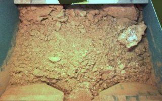 <h1>PIA10773:  Martian Soil Ready for Robotic Laboratory Analysis</h1><div class="PIA10773" lang="en" style="width:512px;text-align:left;margin:auto;background-color:#000;padding:10px;max-height:150px;overflow:auto;"><p>NASA's Phoenix Mars Lander scooped up this Martian soil on the mission's 11th Martian day, or sol, after landing (June 5, 2008) as the first soil sample for delivery to the laboratory on the lander deck.</p><p>The material includes a light-toned clod possibly from crusted surface of the ground, similar in appearance to clods observed near a foot of the lander.</p><p>This approximately true-color view of the contents of the scoop on the Robotic Arm comes from combining separate images taken by the Robotic Arm Camera on Sol 11, using illumination by red, green and blue light-emitting diodes on the camera.</p><p>The scoop loaded with this sample was poised over an open sample-delivery door of Thermal and Evolved-Gas Analyzer at the end of Sol 11, ready to be dumped into the instrument on the next sol.</p><p>The Phoenix Mission is led by the University of Arizona, Tucson, on behalf of NASA. Project management of the mission is by NASAs Jet Propulsion Laboratory, Pasadena, Calif. Spacecraft development is by Lockheed Martin Space Systems, Denver.<br /><br /><a href="http://photojournal.jpl.nasa.gov/catalog/PIA10773" onclick="window.open(this.href); return false;" title="Voir l'image 	 PIA10773:  Martian Soil Ready for Robotic Laboratory Analysis	  sur le site de la NASA">Voir l'image 	 PIA10773:  Martian Soil Ready for Robotic Laboratory Analysis	  sur le site de la NASA.</a></div>