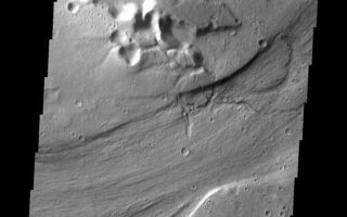 <h1>PIA10802:  Kasei Valles</h1><div class="PIA10802" lang="en" style="width:563px;text-align:left;margin:auto;background-color:#000;padding:10px;max-height:150px;overflow:auto;"><p><a href="/figures/PIA10802_fig1.jpg"></a><br><b>Context image for PIA10802<br />Kasei Valles</b></p><p>This complex region of channels is part of Kasei Valles, one of the large outflow channels on Mars.<p>Image information: VIS instrument. Latitude 25.9N, Longitude 307.8E. 19 meter/pixel resolution.</p><p>Please see the <a href="http://themis.asu.edu/terms" target="_blank">THEMIS Data Citation Note</a> for details on crediting THEMIS images.</p><p>Note: this THEMIS visual image has not been radiometrically nor geometrically calibrated for this preliminary release. An empirical correction has been performed to remove instrumental effects. A linear shift has been applied in the cross-track and down-track direction to approximate spacecraft and planetary motion. Fully calibrated and geometrically projected images will be released through the Planetary Data System in accordance with Project policies at a later time.</p><p>NASA's Jet Propulsion Laboratory manages the 2001 Mars Odyssey mission for NASA's Office of Space Science, Washington, D.C. The Thermal Emission Imaging System (THEMIS) was developed by Arizona State University, Tempe, in collaboration with Raytheon Santa Barbara Remote Sensing. The THEMIS investigation is led by Dr. Philip Christensen at Arizona State University. Lockheed Martin Astronautics, Denver, is the prime contractor for the Odyssey project, and developed and built the orbiter. Mission operations are conducted jointly from Lockheed Martin and from JPL, a division of the California Institute of Technology in Pasadena.<br /><br /><a href="http://photojournal.jpl.nasa.gov/catalog/PIA10802" onclick="window.open(this.href); return false;" title="Voir l'image 	 PIA10802:  Kasei Valles	  sur le site de la NASA">Voir l'image 	 PIA10802:  Kasei Valles	  sur le site de la NASA.</a></div>