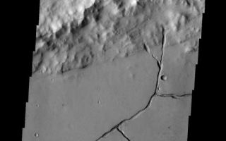 <h1>PIA10835:  THEMIS ART #90</h1><div class="PIA10835" lang="en" style="width:539px;text-align:left;margin:auto;background-color:#000;padding:10px;max-height:150px;overflow:auto;"><p><a href="/figures/PIA10835_fig1.jpg"></a><br><b>Context image for PIA10835<br />THEMIS ART #90</b></p><p>Running stick man is just a small crater and fractures in the volcanic lava filling the floor of Bernard Crater. [Note crater 'head' is in the northern 'V' of arms]<p>Image information: VIS instrument. Latitude -22.3N, Longitude 205.8E. 17 meter/pixel resolution.</p><p>Please see the <a href="http://themis.asu.edu/terms" target="_blank">THEMIS Data Citation Note</a> for details on crediting THEMIS images.</p><p>Note: this THEMIS visual image has not been radiometrically nor geometrically calibrated for this preliminary release. An empirical correction has been performed to remove instrumental effects. A linear shift has been applied in the cross-track and down-track direction to approximate spacecraft and planetary motion. Fully calibrated and geometrically projected images will be released through the Planetary Data System in accordance with Project policies at a later time.</p><p>NASA's Jet Propulsion Laboratory manages the 2001 Mars Odyssey mission for NASA's Office of Space Science, Washington, D.C. The Thermal Emission Imaging System (THEMIS) was developed by Arizona State University, Tempe, in collaboration with Raytheon Santa Barbara Remote Sensing. The THEMIS investigation is led by Dr. Philip Christensen at Arizona State University. Lockheed Martin Astronautics, Denver, is the prime contractor for the Odyssey project, and developed and built the orbiter. Mission operations are conducted jointly from Lockheed Martin and from JPL, a division of the California Institute of Technology in Pasadena.<br /><br /><a href="http://photojournal.jpl.nasa.gov/catalog/PIA10835" onclick="window.open(this.href); return false;" title="Voir l'image 	 PIA10835:  THEMIS ART #90	  sur le site de la NASA">Voir l'image 	 PIA10835:  THEMIS ART #90	  sur le site de la NASA.</a></div>