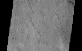 <h1>PIA10836:  THEMIS ART #91</h1><div class="PIA10836" lang="en" style="width:560px;text-align:left;margin:auto;background-color:#000;padding:10px;max-height:150px;overflow:auto;"><p><a href="/figures/PIA10836_fig1.jpg"></a><br><b>Context image for PIA10836<br />THEMIS ART #91</b></p><p>Number 2 or backward 's', this mesa in Simud Valles was probably carved by running water.<p>Image information: VIS instrument. Latitude 19.3N, Longitude 320.7E. 18 meter/pixel resolution.</p><p>Please see the <a href="http://themis.asu.edu/terms" target="_blank">THEMIS Data Citation Note</a> for details on crediting THEMIS images.</p><p>Note: this THEMIS visual image has not been radiometrically nor geometrically calibrated for this preliminary release. An empirical correction has been performed to remove instrumental effects. A linear shift has been applied in the cross-track and down-track direction to approximate spacecraft and planetary motion. Fully calibrated and geometrically projected images will be released through the Planetary Data System in accordance with Project policies at a later time.</p><p>NASA's Jet Propulsion Laboratory manages the 2001 Mars Odyssey mission for NASA's Office of Space Science, Washington, D.C. The Thermal Emission Imaging System (THEMIS) was developed by Arizona State University, Tempe, in collaboration with Raytheon Santa Barbara Remote Sensing. The THEMIS investigation is led by Dr. Philip Christensen at Arizona State University. Lockheed Martin Astronautics, Denver, is the prime contractor for the Odyssey project, and developed and built the orbiter. Mission operations are conducted jointly from Lockheed Martin and from JPL, a division of the California Institute of Technology in Pasadena.<br /><br /><a href="http://photojournal.jpl.nasa.gov/catalog/PIA10836" onclick="window.open(this.href); return false;" title="Voir l'image 	 PIA10836:  THEMIS ART #91	  sur le site de la NASA">Voir l'image 	 PIA10836:  THEMIS ART #91	  sur le site de la NASA.</a></div>
