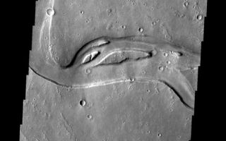 <h1>PIA10889:  Hebrus Vallis</h1><div class="PIA10889" lang="en" style="width:558px;text-align:left;margin:auto;background-color:#000;padding:10px;max-height:150px;overflow:auto;"><p><a href="/figures/PIA10889_fig1.jpg"></a><br><b>Context image for PIA10889<br />Hebrus Vallis</b></p><p>The channels seen in this image are all part of Hebrus Vallis. Hebrus Vallis is just one of the many channel systems in Utopia Planitia.<p>Image information: VIS instrument. Latitude 19.0N, Longitude 126.9E. 18 meter/pixel resolution.</p><p>Please see the <a href="http://themis.asu.edu/terms" target="_blank">THEMIS Data Citation Note</a> for details on crediting THEMIS images.</p><p>Note: this THEMIS visual image has not been radiometrically nor geometrically calibrated for this preliminary release. An empirical correction has been performed to remove instrumental effects. A linear shift has been applied in the cross-track and down-track direction to approximate spacecraft and planetary motion. Fully calibrated and geometrically projected images will be released through the Planetary Data System in accordance with Project policies at a later time.</p><p>NASA's Jet Propulsion Laboratory manages the 2001 Mars Odyssey mission for NASA's Office of Space Science, Washington, D.C. The Thermal Emission Imaging System (THEMIS) was developed by Arizona State University, Tempe, in collaboration with Raytheon Santa Barbara Remote Sensing. The THEMIS investigation is led by Dr. Philip Christensen at Arizona State University. Lockheed Martin Astronautics, Denver, is the prime contractor for the Odyssey project, and developed and built the orbiter. Mission operations are conducted jointly from Lockheed Martin and from JPL, a division of the California Institute of Technology in Pasadena.<br /><br /><a href="http://photojournal.jpl.nasa.gov/catalog/PIA10889" onclick="window.open(this.href); return false;" title="Voir l'image 	 PIA10889:  Hebrus Vallis	  sur le site de la NASA">Voir l'image 	 PIA10889:  Hebrus Vallis	  sur le site de la NASA.</a></div>