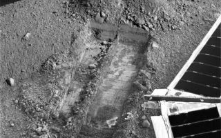 <h1>PIA10909:  Snow White Trenches</h1><div class="PIA10909" lang="en" style="width:800px;text-align:left;margin:auto;background-color:#000;padding:10px;max-height:150px;overflow:auto;"><p>This image was acquired by NASA's Phoenix Mars Lander's Surface Stereo Imager on the 25th Martian day of the mission, or Sol 24 (June 19, 2008), after the May 25, 2008, landing. This image shows the trenches informally called "Snow White 1" (left) and "Snow White 2" (right). The trench is about 5 centimeters (2 inches) deep and 30 centimeters (12 inches) long.</p><p>"Snow White" is located in a patch of Martian soil near the center of a polygonal surface feature, nicknamed "Cheshire Cat." The "dump pile" is located at the top of the trench, the side farthest away from the lander, and has been dubbed "Croquet Ground." The digging site has been named "Wonderland."</p><p>This image has been enhanced to brighten shaded areas. </p><p>The Phoenix Mission is led by the University of Arizona, Tucson, on behalf of NASA. Project management of the mission is by NASA's Jet Propulsion Laboratory, Pasadena, Calif. Spacecraft development is by Lockheed Martin Space Systems, Denver.<br /><br /><a href="http://photojournal.jpl.nasa.gov/catalog/PIA10909" onclick="window.open(this.href); return false;" title="Voir l'image 	 PIA10909:  Snow White Trenches	  sur le site de la NASA">Voir l'image 	 PIA10909:  Snow White Trenches	  sur le site de la NASA.</a></div>