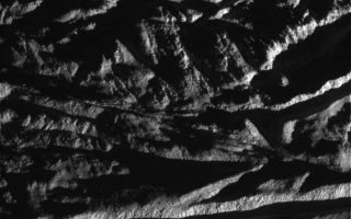 <h1>PIA11106:  Enceladus Rev 80 Flyby Skeet Shoot #3</h1><div class="PIA11106" lang="en" style="width:800px;text-align:left;margin:auto;background-color:#000;padding:10px;max-height:150px;overflow:auto;"><p>This image is the third skeet-shoot image taken during Cassini's very close flyby of Enceladus on Aug. 11, 2008.  Cairo Sulcus is crossing the southern part of the image.  The terrain is littered with blocks of ice. (The image is upside down from the skeet-shoot footprint shown here.) The image was taken with the Cassini spacecraft narrow-angle camera on Aug. 11, 2008, a distance of approximately 2,446 kilometers (1,396 miles) above the surface of Enceladus. Image scale is approximately 18 meters (59 feet) per pixel.</p><p>The Cassini-Huygens mission is a cooperative project of NASA, the European Space Agency and the Italian Space Agency. The Jet Propulsion Laboratory, a division of the California Institute of Technology in Pasadena, manages the mission for NASA's Science Mission Directorate, Washington, D.C. The Cassini orbiter and its two onboard cameras were designed, developed and assembled at JPL. The imaging operations center is based at the Space Science Institute in Boulder, Colo.</p><p>For more information about the Cassini-Huygens mission visit <a href="http://saturn.jpl.nasa.gov" class="external free" target="wpext">http://saturn.jpl.nasa.gov/</a>. The Cassini imaging team homepage is at <a href="http://ciclops.org" class="external free" target="wpext">http://ciclops.org</a>.<br /><br /><a href="http://photojournal.jpl.nasa.gov/catalog/PIA11106" onclick="window.open(this.href); return false;" title="Voir l'image 	 PIA11106:  Enceladus Rev 80 Flyby Skeet Shoot #3	  sur le site de la NASA">Voir l'image 	 PIA11106:  Enceladus Rev 80 Flyby Skeet Shoot #3	  sur le site de la NASA.</a></div>