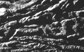 <h1>PIA11108:  Enceladus Rev 91 Flyby - Skeet Shoot #4</h1><div class="PIA11108" lang="en" style="width:512px;text-align:left;margin:auto;background-color:#000;padding:10px;max-height:150px;overflow:auto;"><p><a href="/figures/PIA11108_fig1.jpg" class="external free" target="wpext"></a><br />Click on image for  larger annotated version</p><p>This Cassini image was the fourth 'skeet shoot' narrow-angle image captured during the Oct. 31, 2008, flyby of Saturn's moon Enceladus. </p><p>The source region for jet VI (see <a href="/catalog/PIA08385">PIA08385</a>) has been identified. The image was taken with the Cassini spacecraft narrow-angle camera on Oct. 31, 2008, at a distance of approximately 3,417 kilometers (2,135 miles) from Enceladus and at a sun-Enceladus-spacecraft, or phase, angle of 75 degrees. Image scale is 38 meters per pixel (125 feet) per pixel.</p><p>The Cassini-Huygens mission is a cooperative project of NASA, the European Space Agency and the Italian Space Agency. The Jet Propulsion Laboratory, a division of the California Institute of Technology in Pasadena, manages the mission for NASA's Science Mission Directorate, Washington, D.C. The Cassini orbiter and its two onboard cameras were designed, developed and assembled at JPL. The imaging operations center is based at the Space Science Institute in Boulder, Colo.</p><p>For more information about the Cassini-Huygens mission visit <a href="http://saturn.jpl.nasa.gov" class="external free" target="wpext">http://saturn.jpl.nasa.gov/</a>. The Cassini imaging team homepage is at <a href="http://ciclops.org" class="external free" target="wpext">http://ciclops.org</a>.<br /><br /><a href="http://photojournal.jpl.nasa.gov/catalog/PIA11108" onclick="window.open(this.href); return false;" title="Voir l'image 	 PIA11108:  Enceladus Rev 91 Flyby - Skeet Shoot #4	  sur le site de la NASA">Voir l'image 	 PIA11108:  Enceladus Rev 91 Flyby - Skeet Shoot #4	  sur le site de la NASA.</a></div>