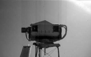 <h1>PIA11223:  Surface Stereo Imager on Mars, Face-On</h1><div class="PIA11223" lang="en" style="width:512px;text-align:left;margin:auto;background-color:#000;padding:10px;max-height:150px;overflow:auto;"><p>This image is a view of NASA's Phoenix Mars Lander's Surface Stereo Imager (SSI) as seen by the lander's Robotic Arm Camera. This image was taken on the afternoon of the 116th Martian day, or sol, of the mission (September 22, 2008). The mast-mounted SSI, which provided the images used in the 360 degree panoramic view of Phoenix's landing site, is about 4 inches tall and 8 inches long. The two "eyes" of the SSI seen in this image can take photos to create three-dimensional views of the landing site.</p><p>The Phoenix Mission is led by the University of Arizona, Tucson, on behalf of NASA. Project management of the mission is by NASA's Jet Propulsion Laboratory, Pasadena, Calif. Spacecraft development is by Lockheed Martin Space Systems, Denver.<br /><br /><a href="http://photojournal.jpl.nasa.gov/catalog/PIA11223" onclick="window.open(this.href); return false;" title="Voir l'image 	 PIA11223:  Surface Stereo Imager on Mars, Face-On	  sur le site de la NASA">Voir l'image 	 PIA11223:  Surface Stereo Imager on Mars, Face-On	  sur le site de la NASA.</a></div>