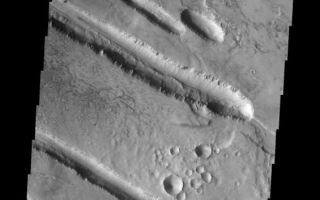 <h1>PIA11251:  Fractures and Collapse</h1><div class="PIA11251" lang="en" style="width:565px;text-align:left;margin:auto;background-color:#000;padding:10px;max-height:150px;overflow:auto;"><p><a href="/figures/PIA11251_fig1.jpg"></a><br><b>Context image for PIA11251<br />Fractures and Collapse</b></p><p>The fracturing and collapse seen in this VIS image are related to the Elysium Volcanic Complex.<p>Image information: VIS instrument. Latitude 30.1N, Longitude 138.7E. 19 meter/pixel resolution.</p><p>Please see the <a href="http://themis.asu.edu/terms" target="_blank">THEMIS Data Citation Note</a> for details on crediting THEMIS images.</p><p>Note: this THEMIS visual image has not been radiometrically nor geometrically calibrated for this preliminary release. An empirical correction has been performed to remove instrumental effects. A linear shift has been applied in the cross-track and down-track direction to approximate spacecraft and planetary motion. Fully calibrated and geometrically projected images will be released through the Planetary Data System in accordance with Project policies at a later time.</p><p>NASA's Jet Propulsion Laboratory manages the 2001 Mars Odyssey mission for NASA's Office of Space Science, Washington, D.C. The Thermal Emission Imaging System (THEMIS) was developed by Arizona State University, Tempe, in collaboration with Raytheon Santa Barbara Remote Sensing. The THEMIS investigation is led by Dr. Philip Christensen at Arizona State University. Lockheed Martin Astronautics, Denver, is the prime contractor for the Odyssey project, and developed and built the orbiter. Mission operations are conducted jointly from Lockheed Martin and from JPL, a division of the California Institute of Technology in Pasadena.<br /><br /><a href="http://photojournal.jpl.nasa.gov/catalog/PIA11251" onclick="window.open(this.href); return false;" title="Voir l'image 	 PIA11251:  Fractures and Collapse	  sur le site de la NASA">Voir l'image 	 PIA11251:  Fractures and Collapse	  sur le site de la NASA.</a></div>
