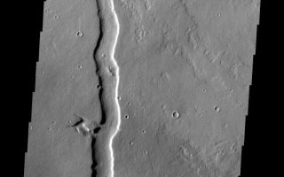 <h1>PIA11252:  Lava Channel</h1><div class="PIA11252" lang="en" style="width:568px;text-align:left;margin:auto;background-color:#000;padding:10px;max-height:150px;overflow:auto;"><p><a href="/figures/PIA11252_fig1.jpg"></a><br><b>Context image for PIA11252<br />Lava Channel</b></p><p>The channel in this VIS image is located in the Tharsis Volcanic region, east of Alba Patera and north of Mareotis Fossae.</p><p>Image information: VIS instrument. Latitude 38.3N, Longitude 269.6E. 19 meter/pixel resolution.</p><p>Please see the <a href="http://themis.asu.edu/terms" target="_blank">THEMIS Data Citation Note</a> for details on crediting THEMIS images.</p><p>Note: this THEMIS visual image has not been radiometrically nor geometrically calibrated for this preliminary release. An empirical correction has been performed to remove instrumental effects. A linear shift has been applied in the cross-track and down-track direction to approximate spacecraft and planetary motion. Fully calibrated and geometrically projected images will be released through the Planetary Data System in accordance with Project policies at a later time.</p><p>NASA's Jet Propulsion Laboratory manages the 2001 Mars Odyssey mission for NASA's Office of Space Science, Washington, D.C. The Thermal Emission Imaging System (THEMIS) was developed by Arizona State University, Tempe, in collaboration with Raytheon Santa Barbara Remote Sensing. The THEMIS investigation is led by Dr. Philip Christensen at Arizona State University. Lockheed Martin Astronautics, Denver, is the prime contractor for the Odyssey project, and developed and built the orbiter. Mission operations are conducted jointly from Lockheed Martin and from JPL, a division of the California Institute of Technology in Pasadena.<br /><br /><a href="http://photojournal.jpl.nasa.gov/catalog/PIA11252" onclick="window.open(this.href); return false;" title="Voir l'image 	 PIA11252:  Lava Channel	  sur le site de la NASA">Voir l'image 	 PIA11252:  Lava Channel	  sur le site de la NASA.</a></div>