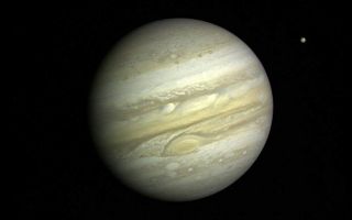 <h1>PIA00235:  Jupiter with Satellite Io</h1><div class="PIA00235" lang="en" style="width:800px;text-align:left;margin:auto;background-color:#000;padding:10px;max-height:150px;overflow:auto;">Voyager 1 took this photo of Jupiter Feb. 1, 1979, at a range of 20 million miles (32.7 million kilometers). Voyager scientists can now see that different colors in clouds around the Great Red Spot imply that the clouds swirl around the spot at varying altitudes. They also observe apparently regular spacing between the small white spots in the southern hemisphere and similar positioning of dark spots in the northern hemisphere. A major activity will be to understand the form and structure of the spots and how they may relate to interactions between the atmospheric composition and its motions. When scientists compare this image with the 6,000 others already taken, they see many changes both large and small. The bright cloud in the equatorial region north of the Great Red Spot, for example, appears to be where bright clouds originate, then stream westward. On the other hand, the bright ovals south of the Great Red Spot were seen to form about 40 years ago, and have remained much the same ever since. The Great Red Spot itself has been observed for hundreds of years though never in the detail seen here. Objects as small as 375 miles (600 kilometers across can be seen in this image. That resolution is the best achieved of Jupiter. This black-and-white photo was taken through blue filter. The Voyager Project is managed for NASA's Office of Space Science by Jet Propulsion Laboratory.<br /><br /><a href="http://photojournal.jpl.nasa.gov/catalog/PIA00235" onclick="window.open(this.href); return false;" title="Voir l'image 	 PIA00235:  Jupiter with Satellite Io	  sur le site de la NASA">Voir l'image 	 PIA00235:  Jupiter with Satellite Io	  sur le site de la NASA.</a></div>