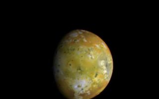 <h1>PIA00282:  Io - Full Disk Centered on Media Regio</h1><div class="PIA00282" lang="en" style="width:700px;text-align:left;margin:auto;background-color:#000;padding:10px;max-height:150px;overflow:auto;"><p>The mottled face of Jupiter's volcanically active moon Io [pronounced 'EYE-oh' or 'EE-OH'], viewed by the camera onboard NASA's Galileo spacecraft, shows dramatic changes since it was seen 17 years ago by the exploratory NASA spacecraft Voyagers 1 and 2. This Galileo image, taken on June 25, 1996 at a range of 2.24 million kilometers (1.4 million miles), is centered on the Media Regio area and shows details of the volcanic regions and colored deposits that characterize Io. North is at the top of the picture and the Sun illuminates the surface from the east (right). The smallest features that can be discerned here are approximately 23 kilometers (14 miles) in size, a resolution comparable to the best Voyager images of this face of Io. Io's surface is covered with volcanic deposits that are thought to contain ordinary silicate rock, along with various sulfur-rich compounds that give the satellite its distinctive color. In the brighter areas the surface is coated with frosts of sulfur dioxide. Dark areas are regions of current or recent volcanic activity. Planetary scientists say many changes are evident in the surface markings since this region of Io was imaged 17 years ago by the Voyager spacecraft. The bright regions near the eastern limb of the moon are much more prominent in the Galileo images than they were previously. Surface details have also changed dramatically in the vicinity of the eruptive volcano Masubi (the large, predominantly white feature seen near the 6 o'clock position in this view). Masubi was discovered as an active volcano during the Voyager encounters of Io in 1979.<br /><br /><a href="http://photojournal.jpl.nasa.gov/catalog/PIA00282" onclick="window.open(this.href); return false;" title="Voir l'image 	 PIA00282:  Io - Full Disk Centered on Media Regio	  sur le site de la NASA">Voir l'image 	 PIA00282:  Io - Full Disk Centered on Media Regio	  sur le site de la NASA.</a></div>