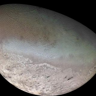 <h1>PIA00317:  Global Color Mosaic of Triton</h1><div class="PIA00317" lang="en" style="width:800px;text-align:left;margin:auto;background-color:#000;padding:10px;max-height:150px;overflow:auto;">Global color mosaic of Triton, taken in 1989 by Voyager 2 during its flyby of the Neptune system. Color was synthesized by combining high-resolution images taken through orange, violet, and ultraviolet filters; these images were displayed as red, green, and blue images and combined to create this color version. With a radius of 1,350 (839 mi), about 22% smaller than Earth's moon, Triton is by far the largest satellite of Neptune. It is one of only three objects in the Solar System known to have a nitrogen-dominated atmosphere (the others are Earth and Saturn's giant moon, Titan). Triton has the coldest surface known anywhere in the Solar System (38 K, about -391 degrees Fahrenheit); it is so cold that most of Triton's nitrogen is condensed as frost, making it the only satellite in the Solar System known to have a surface made mainly of nitrogen ice. The pinkish deposits constitute a vast south polar cap believed to contain methane ice, which would have reacted under sunlight to form pink or red compounds. The dark streaks overlying these pink ices are believed to be an icy and perhaps carbonaceous dust deposited from huge geyser-like plumes, some of which were found to be active during the Voyager 2 flyby. The bluish-green band visible in this image extends all the way around Triton near the equator; it may consist of relatively fresh nitrogen frost deposits. The greenish areas includes what is called the cantaloupe terrain, whose origin is unknown, and a set of "cryovolcanic" landscapes apparently produced by icy-cold liquids (now frozen) erupted from Triton's interior.<br /><br /><a href="http://photojournal.jpl.nasa.gov/catalog/PIA00317" onclick="window.open(this.href); return false;" title="Voir l'image 	 PIA00317:  Global Color Mosaic of Triton	  sur le site de la NASA">Voir l'image 	 PIA00317:  Global Color Mosaic of Triton	  sur le site de la NASA.</a></div>