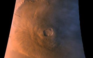 <h1>PIA00993:  Olympus Mons in Color</h1><div class="PIA00993" lang="en" style="width:800px;text-align:left;margin:auto;background-color:#000;padding:10px;max-height:150px;overflow:auto;">Sections of MOC images P024_01 and P024_02, shown here in color composite form, were acquired with the low resolution red and blue wide angle cameras over a 5 minute period starting when Mars Global Surveyor was at its closest point to the planet at the beginning of its 24th orbit (around 4:00 AM PDT on October 20, 1997). To make this image, a third component (green) was synthesized from the red and blue images. During the imaging period, the camera was pointed straight down towards the martian surface, 176 km (109 miles) below the spacecraft. During the time it took to acquire the image, the spacecraft rose to an altitude of 310 km (193 miles). Owing to data camera scanning rate and data volume constraints, the image was acquired at a resolution of roughly 1 km (0.609 mile) per pixel. The image shown here covers an area from 12° to 26° N latitude and 126° N to 138° W longitude. The image is oriented with north to the top.<p>As has been noted in other MOC releases, Olympus Mons is the largest of the major Tharsis volcanoes, rising 25 km (15.5 miles) and stretching over nearly 550 km (340 miles) east-west. The summit caldera, a composite of as many as seven roughly circular collapse depressions, is 66 by 83 km (41 by 52 miles) across. Also seen in this image are water-ice clouds that accumulate around and above the volcano during the late afternoon (at the time the image was acquired, the summit was at 5:30 PM local solar time). To understand the value of orbital observations, compare this image with the two taken during approach (PIA00929 and PIA00936), that are representative of the best resolution from Earth.<p>Through Monday, October 28, the MOC had acquired a total of 132 images, most of which were at low sun elevation angles. Of these images, 74 were taken with the high resolution narrow angle camera and 58 with the low resolution wide angle cameras. Twenty-eight narrow angle and 24 wide angle images were taken after the suspension of aerobraking. These images, including the one shown above, are among the best returned so far.<p>Launched on November 7, 1996, Mars Global Surveyor entered Mars orbit on Thursday, September 11, 1997. The original mission plan called for using friction with the planet's atmosphere to reduce the orbital energy, leading to a two-year mapping mission from close, circular orbit (beginning in March 1998). Owing to difficulties with one of the two solar panels, aerobraking was suspended in mid-October and is scheduled to resume in mid-November. Many of the original objectives of the mission, and in particular those of the camera, are likely to be accomplished as the mission progresses.<p>Malin Space Science Systems and the California Institute of Technology built the MOC using spare hardware from the Mars Observer mission. MSSS operates the camera from its facilities in San Diego, CA. The Jet Propulsion Laboratory's Mars Surveyor Operations Project operates the Mars Global Surveyor spacecraft with its industrial partner, Lockheed Martin Astronautics, from facilities in Pasadena, CA and Denver, CO.<br /><br /><a href="http://photojournal.jpl.nasa.gov/catalog/PIA00993" onclick="window.open(this.href); return false;" title="Voir l'image 	 PIA00993:  Olympus Mons in Color	  sur le site de la NASA">Voir l'image 	 PIA00993:  Olympus Mons in Color	  sur le site de la NASA.</a></div>