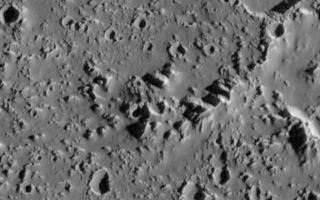 <h1>PIA01095:  Landslides on Callisto</h1><div class="PIA01095" lang="en" style="width:800px;text-align:left;margin:auto;background-color:#000;padding:10px;max-height:150px;overflow:auto;">Recent Galileo images of the surface of Jupiter's moon Callisto have revealed large landslide deposits within two large impact craters seen in the right side of this image. The two landslides are about 3 to 3.5 kilometers (1.8 to 2.1 miles) in length. They occurred when material from the crater wall failed under the influence of gravity, perhaps aided by seismic disturbances from nearby impacts. These deposits are interesting because they traveled several kilometers from the crater wall in the absence of an atmosphere or other fluids which might have lubricated the flow. This could indicate that the surface material on Callisto is very fine-grained, and perhaps is being "fluffed" by electrostatic forces which allowed the landslide debris to flow extended distances in the absence of an atmosphere.<p>This image was acquired on September 16th, 1997 by the Solid State Imaging (CCD) system on NASA's Galileo spacecraft, during the spacecraft's tenth orbit around Jupiter. North is to the top of the image, with the sun illuminating the scene from the right. The center of this image is located near 25.3 degrees north latitude, 141.3 degrees west longitude. The image, which is 55 kilometers (33 miles) by 44 kilometers (26 miles) across, was acquired at a resolution of 100 meters per picture element.<p>The Jet Propulsion Laboratory, Pasadena, CA manages the Galileo mission for NASA's Office of Space Science, Washington, DC. JPL is an operating division of California Institute of Technology (Caltech).<p>This image and other images and data received from Galileo are posted on the World Wide Web, on the Galileo mission home page at URL http://galileo.jpl.nasa.gov.<br /><br /><a href="http://photojournal.jpl.nasa.gov/catalog/PIA01095" onclick="window.open(this.href); return false;" title="Voir l'image 	 PIA01095:  Landslides on Callisto	  sur le site de la NASA">Voir l'image 	 PIA01095:  Landslides on Callisto	  sur le site de la NASA.</a></div>