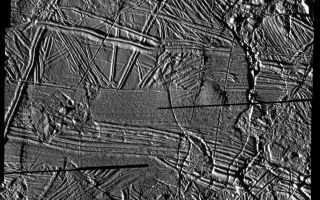 <h1>PIA01126:  High Resolution Mosaic of Ridges, Plains, and Mountains on Europa</h1><div class="PIA01126" lang="en" style="width:800px;text-align:left;margin:auto;background-color:#000;padding:10px;max-height:150px;overflow:auto;"><p>This mosaic shows some of the highest resolution images obtained by the Solid State Imaging (SSI) system on NASA's Galileo spacecraft during its eleventh orbit around Jupiter. North is to the top of the image. The sun illuminates the scene from the left, showing hundreds of ridges that cut across each other, indicating multiple episodes of ridge formation either by volcanic or tectonic activity within the ice. Also visible in the image are numerous isolated mountains or "massifs." The highest of these, located in the upper right corner and lower center of the mosaic, are approximately 500 meters (1,640 feet) high. Irregularly shaped areas where the ice surface appears to be lower than the surrounding plains (e.g., in the left-center and lower left corner of the mosaic) may be related to the "chaos" areas of iceberg-like features seen in earlier SSI images of Europa.<p>The mosaic, centered at 35.4 degrees north latitude and 86.8 degrees west longitude, covers an area of 108 kilometers by 90 kilometers (66 miles by 55 miles). The smallest distinguishable features in the image are about 68 meters (223 feet) across. These images were obtained on November 6, 1997, when the Galileo spacecraft was approximately 3,250 kilometers (1,983 miles) from Europa.<p>The Jet Propulsion Laboratory, Pasadena, CA manages the mission for NASA's Office of Space Science, Washington, DC. JPL is a division of California Institute of Technology.<p>This image and other images and data received from Galileo are posted on the World Wide Web, on the Galileo home page at URL http://galileo.jpl.nasa.gov. Background information and educational context for the images can be found at <a href="http://www2.jpl.nasa.gov/galileo/sepo/" target="_blank">http://www.jpl.nasa.gov/galileo/sepo</a>..<br /><br /><a href="http://photojournal.jpl.nasa.gov/catalog/PIA01126" onclick="window.open(this.href); return false;" title="Voir l'image 	 PIA01126:  High Resolution Mosaic of Ridges, Plains, and Mountains on Europa	  sur le site de la NASA">Voir l'image 	 PIA01126:  High Resolution Mosaic of Ridges, Plains, and Mountains on Europa	  sur le site de la NASA.</a></div>